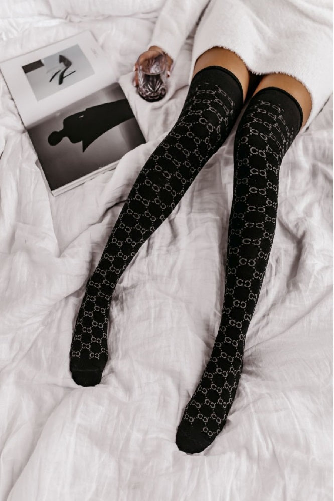 Damen Overknee Socken mit geometrischem CC Muster - Schwarz