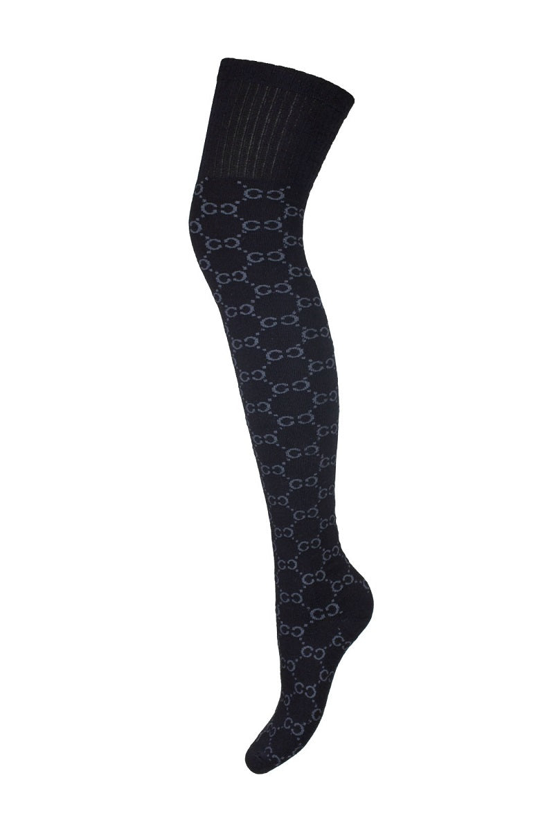 Overknee-Socken sind der neueste Modetrend für die Herbst-Winter-Saison.